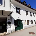 Lounge-style-hostel 旅馆
