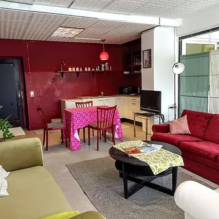 Lounge-style-hostel Hostel *