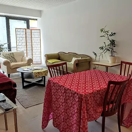 Lounge-style-hostel