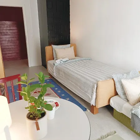Lounge-style-hostel بيت شباب زانكت فايت أن دير غلان