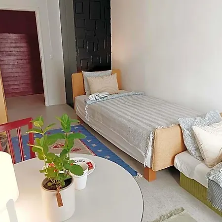 Lounge-style-hostel *