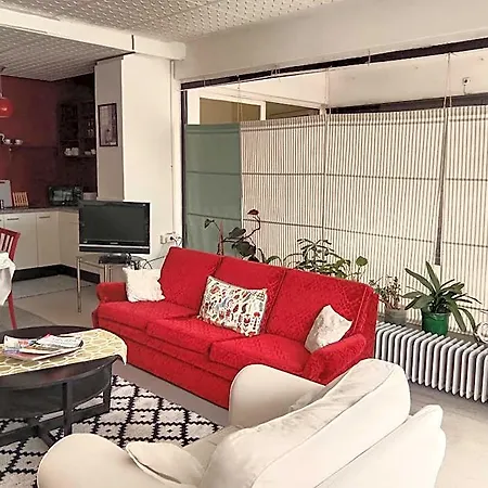 Lounge-style-hostel *
