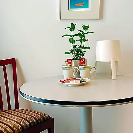 Lounge-style-hostel