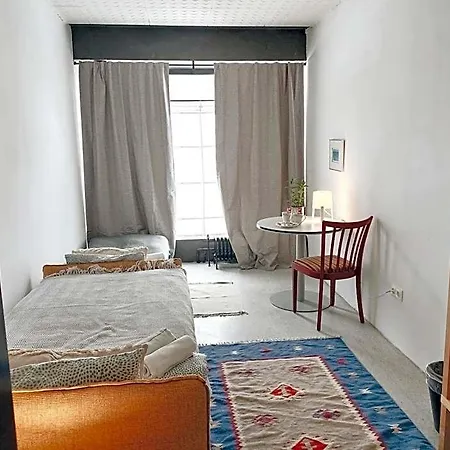 Lounge-style-hostel