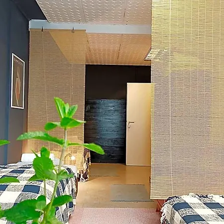 Lounge-style-hostel *