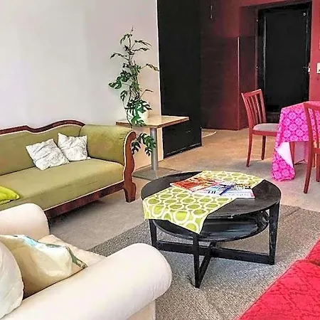 Hostel Lounge-style-hostel